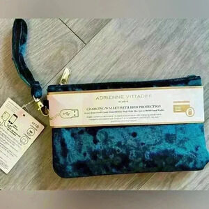 NWT Adrienne Vittadini Charging Wallet Clutch